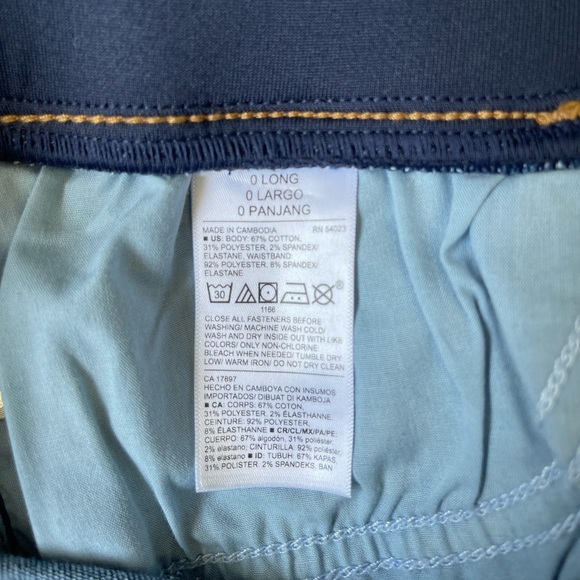 Old navy maternity jeans - Picture 5 of 5
